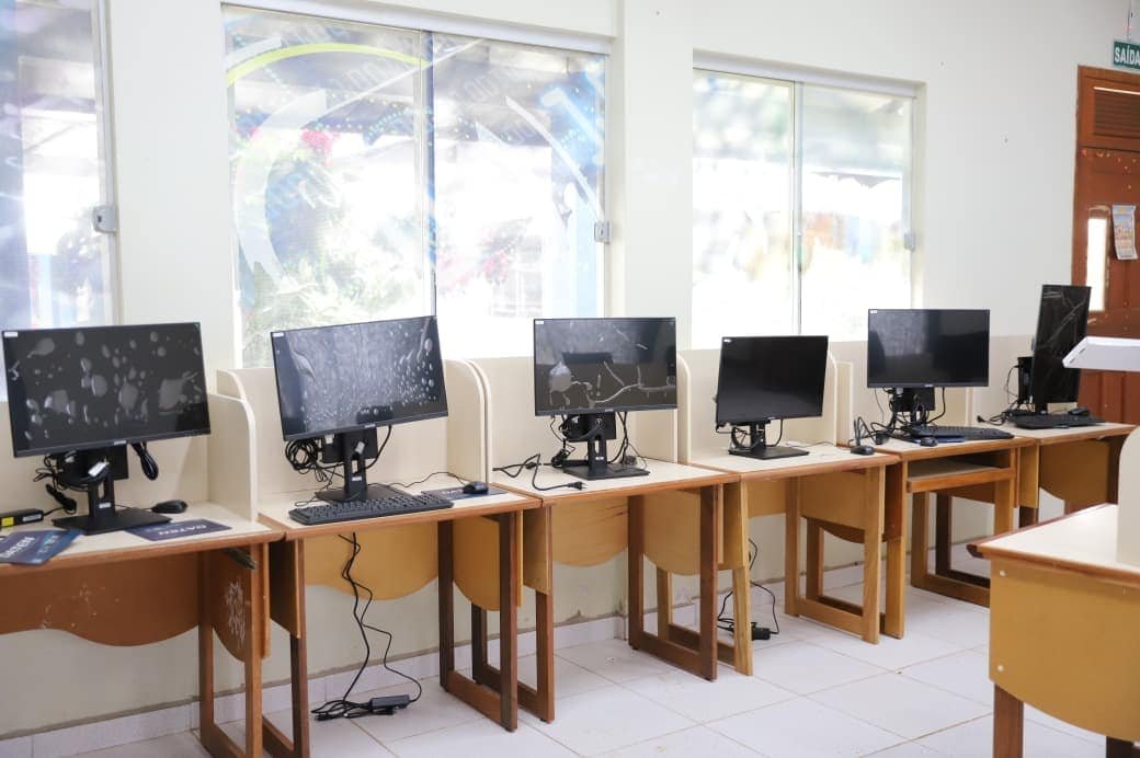 educacao-do-acre-instala-laboratorio-de-informatica-na-escola-marcio-bestene,-na-cidade-do-povo