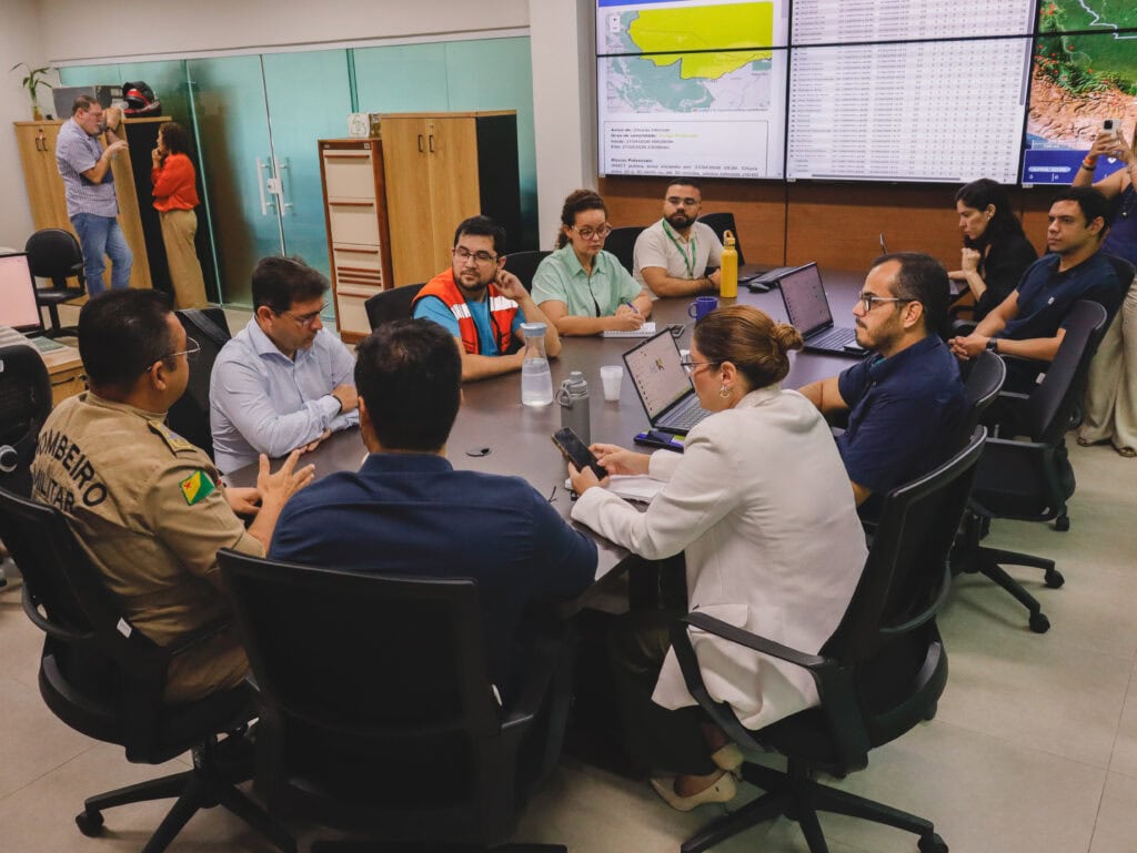 governo-do-acre-realiza-reuniao-estrategica-e-define-acoes-emergenciais-apos-vazamento-de-oleo-no-rio-tarauaca