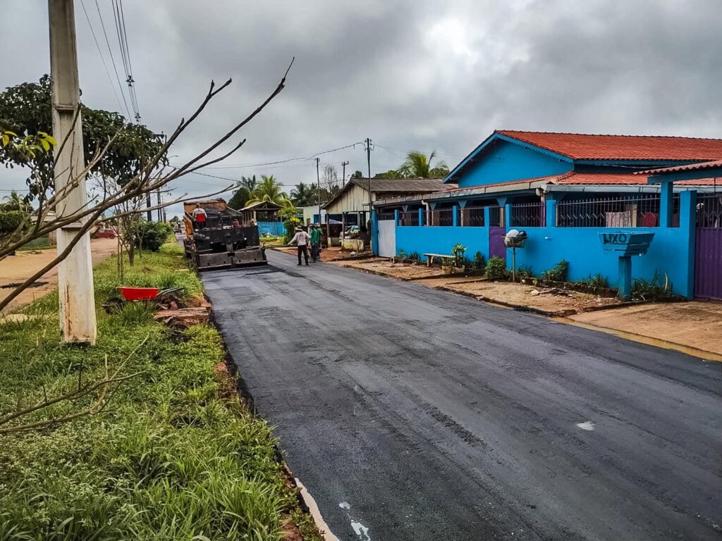 deracre-leva-novo-asfalto-a-avenida-sao-paulo-e-melhora-o-dia-a-dia-em-acrelandia