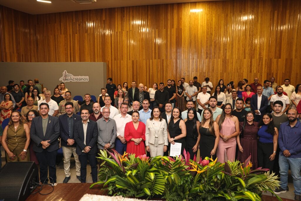 entre-emocao-e-compromisso,-governadora-mailza-empossa-novos-servidores-do-idaf-e-reforca-atuacao-do-estado-no-campo-acreano