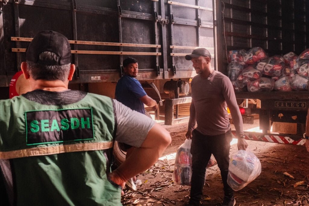 governo-do-acre-leva-assistencia-a-familias-afetadas-pelas-cheias-em-tarauaca