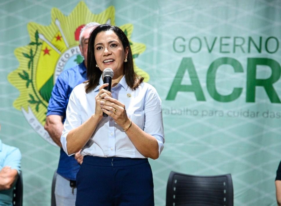 no-alto-acre,-governadora-mailza-cumpre-agenda-com-entregas-nas-areas-de-saude,-educacao,-meio-ambiente-e-regularizacao-fundiaria