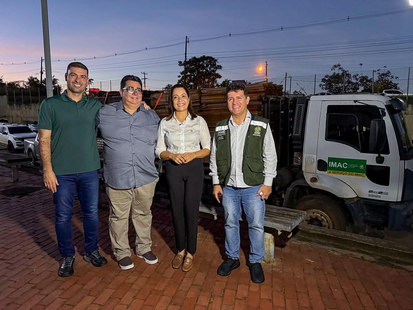 governadora-mailza-entrega-madeira-apreendida-para-fortalecer-agricultura-familiar-em-brasileia