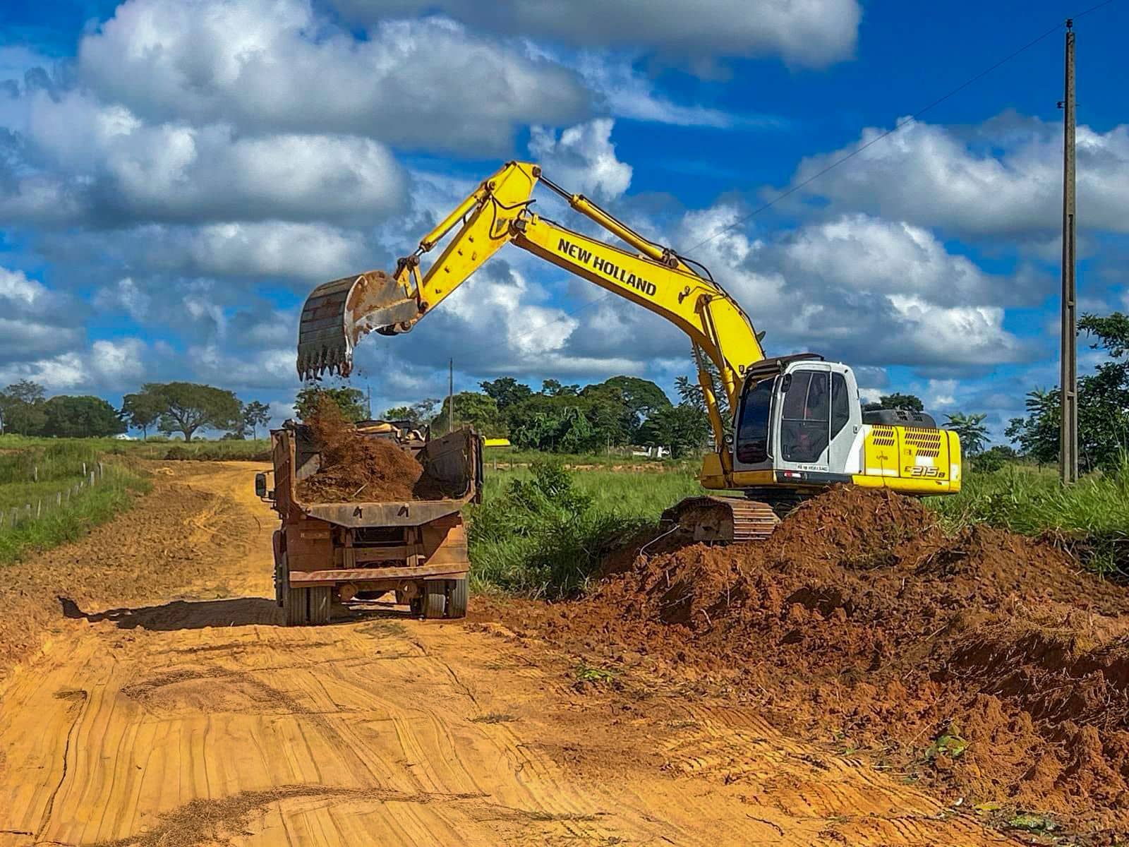 deracre-acompanha-a-retomada-das-obras-no-ramal-estrada-velha-e-ramal-do-km-7-em-epitaciolandia