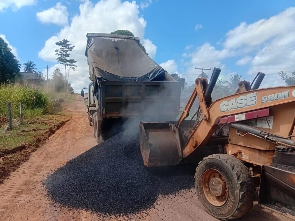 governo-do-acre-realiza-manutencao-no-ramal-do-acai,-em-porto-acre