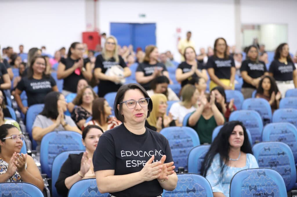 governo-promove-seminario-sobre-inclusao-de-estudantes-com-tea-e-lanca-e-books-voltados-a-educacao-especial