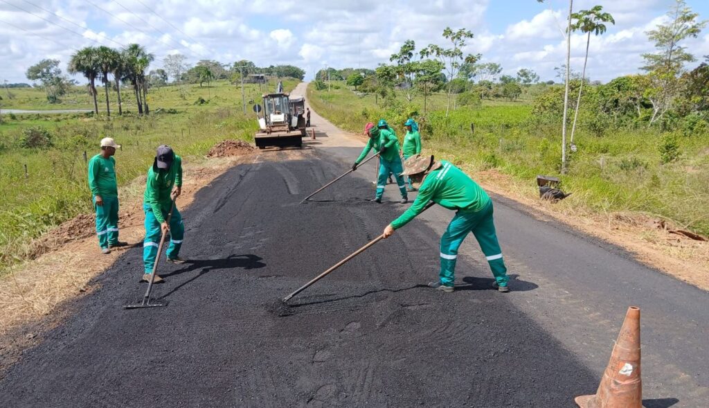 governo-do-acre-intensifica-operacao-tapa-buraco-na-ac-90,-em-rio-branco 