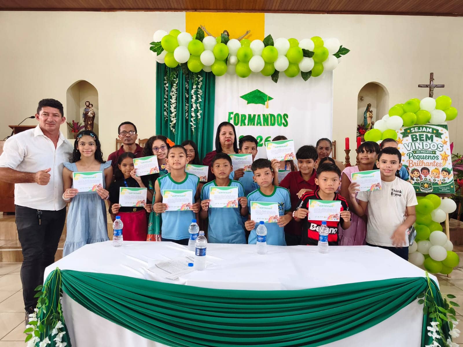 projeto-pequenos-brilhantes-realiza-formatura-de-estudantes-em-manoel-urbano