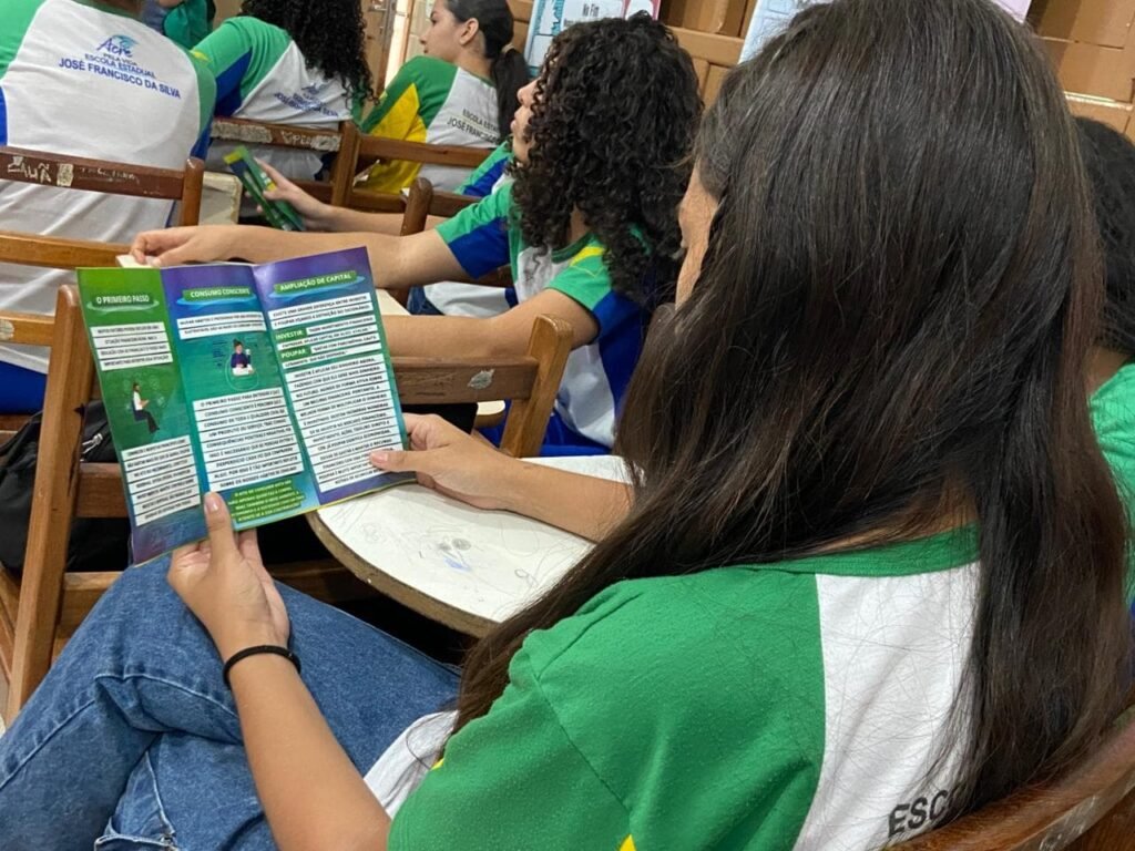procon-promove-educacao-financeira-e-direitos-do-consumidor-em-escolas-do-estado
