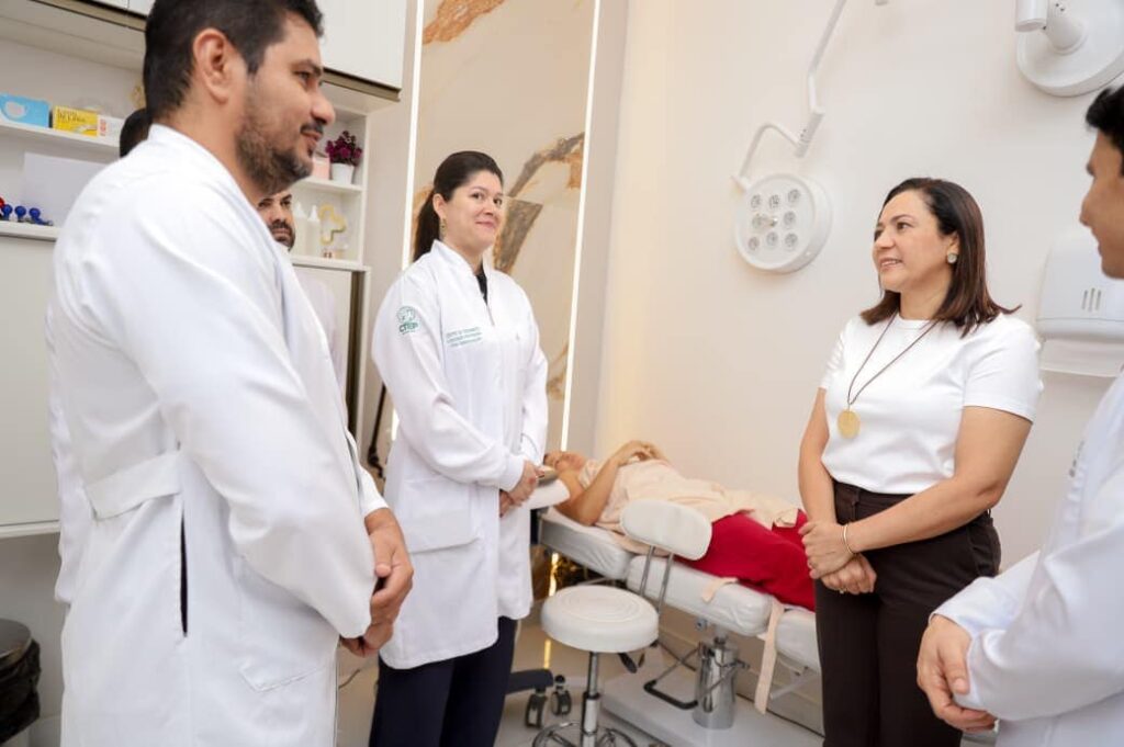 governadora-mailza-assis-conhece-projeto-de-capacitacao-medica-da-clinica-med’ac-e-destaca-importancia-do-fortalecimento-da-saude-no-acre