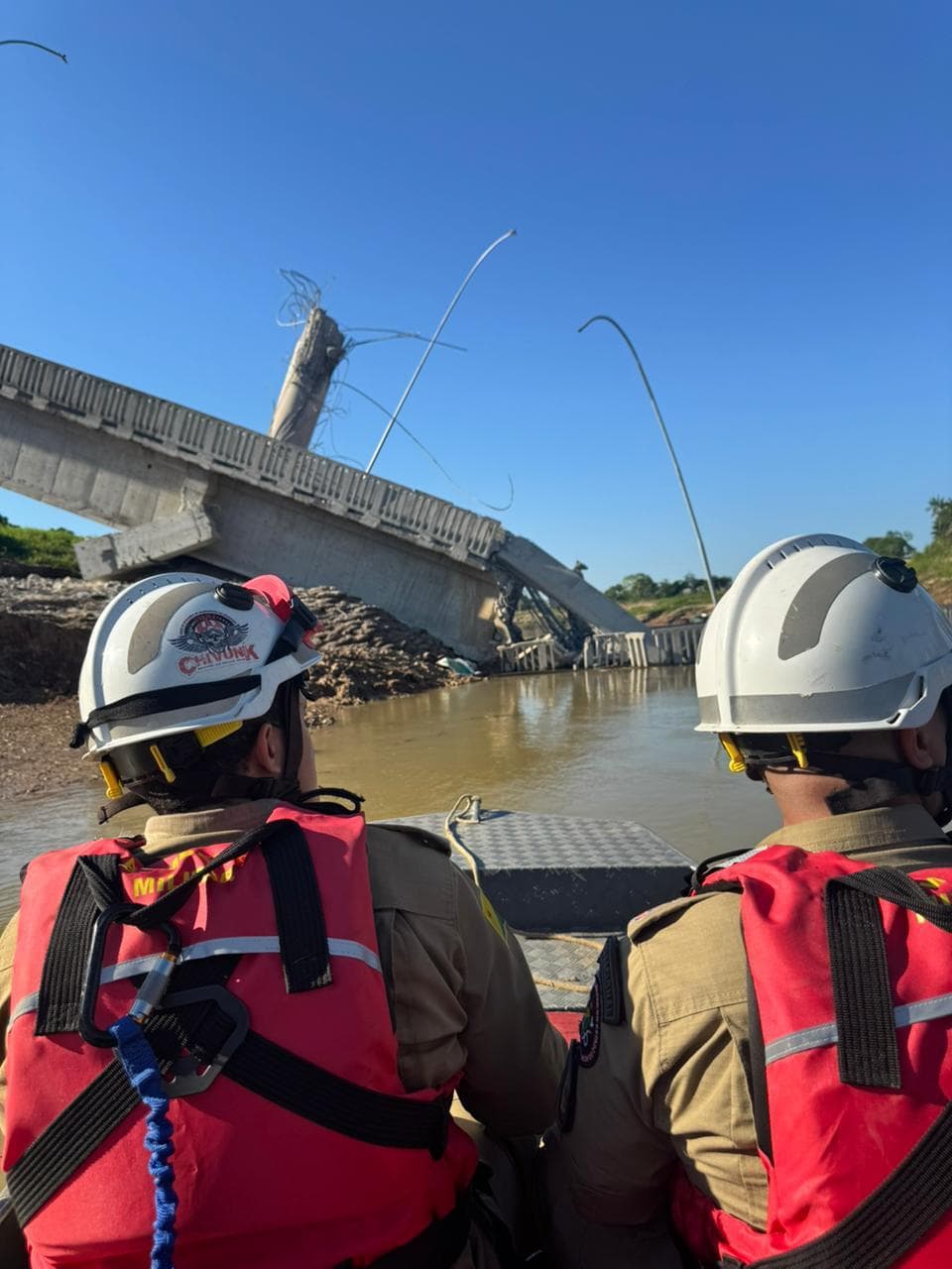 governo-monitora-area-apos-queda-de-ponte-em-sena-madureira;-bombeiros-suspendem-navegacao-no-rio-iaco