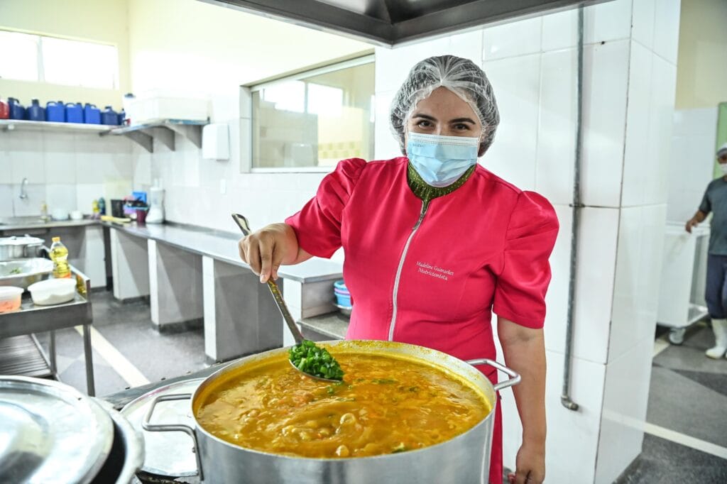 com-funcionamento-24-horas,-servico-de-nutricao-da-fundhacre-garante-mais-de-mil-refeicoes-diarias