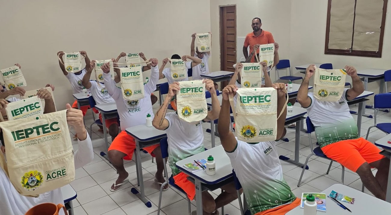 iapen-e-ieptec-entregam-kits-profissionalizantes-a-detentos-de-senador-guiomard