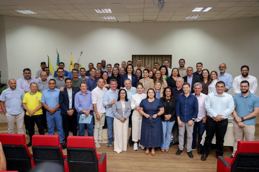 em-encontro-com-vereadores-de-11-municipios,-governadora-mailza-destaca-gestao-compartilhada-e-proxima-da-populacao