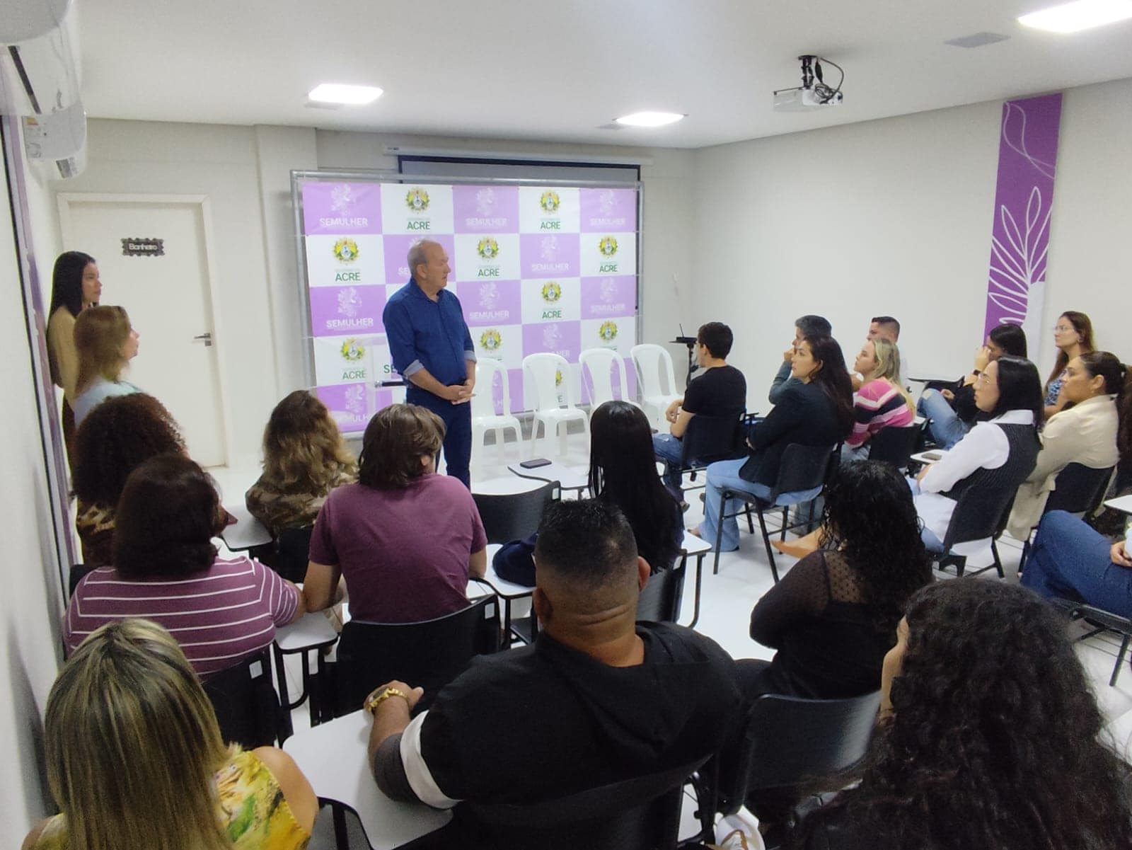 ‘mais-que-obras,-somos-pessoas-trabalhando-para-servir-e-cuidar-de-pessoas’,-diz-secretario-de-governo-em-dialogo-com-servidores