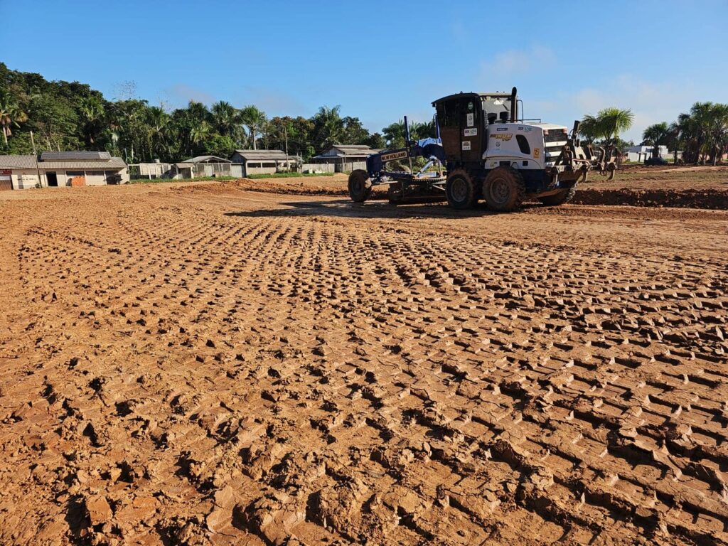 deracre-trabalha-na-terraplanagem-para-construcao-do-novo-campus-do-ifac-em-feijo