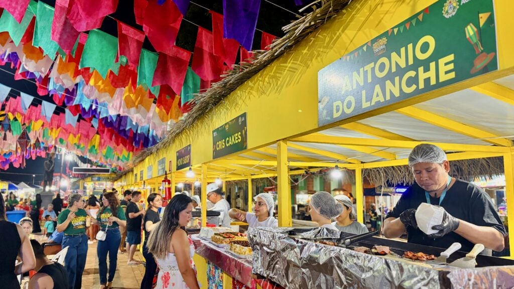 feira-de-economia-solidaria-movimenta-abertura-do-arraial-cultural-2026-na-gameleira-com-vendas-de-alimentos-e-artesanato