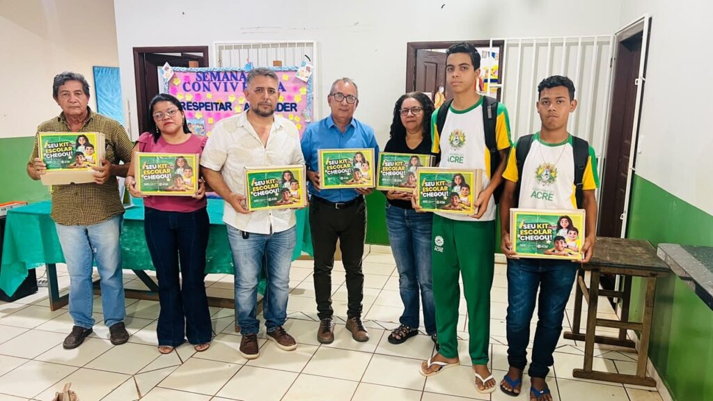 educacao-do-acre-distribui-1,1-mil-kits-escolares-para-estudantes-de-capixaba