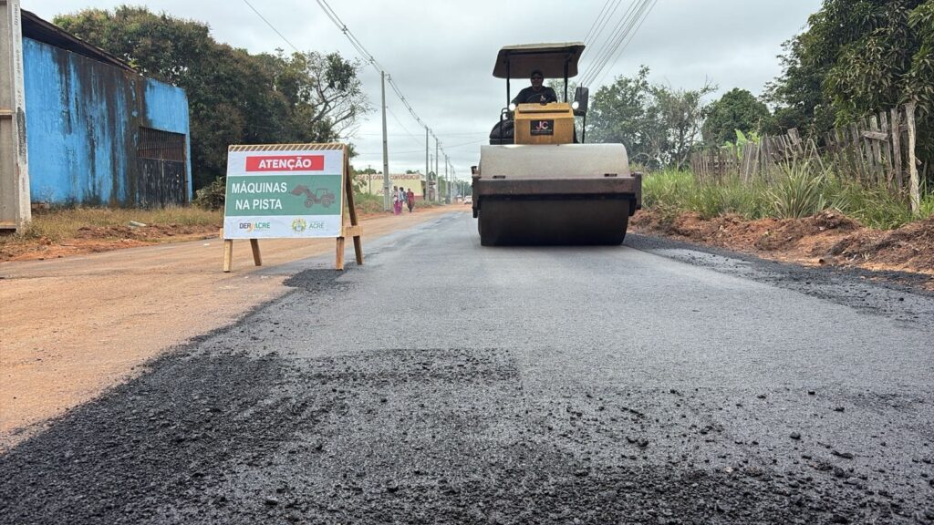 em-rio-branco,-deracre-avanca-com-asfaltamento-do-ramal-belo-jardim-durante-a-operacao-verao