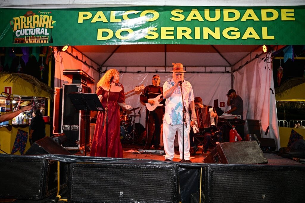 alegria-e-nostalgia-marcam-a-terceira-noite-do-arraial-cultural-no-palco-saudade-do-seringal