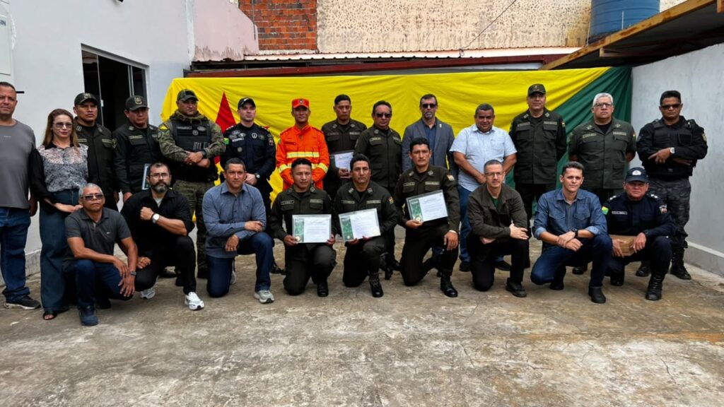 seguranca-publica-reafirma-compromisso-com-termo-de-cooperacao-entre-brasil-e-bolivia-durante-aniversario-de-200-anos-da-policia-boliviana