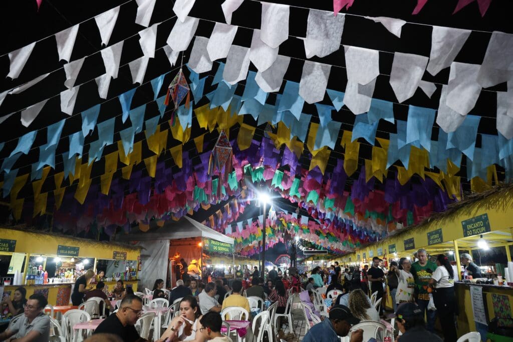 com-familias-reunidas,-arraial-cultural-movimenta-rio-branco-com-quadrilhas,-bingo-e-comidas-tipicas