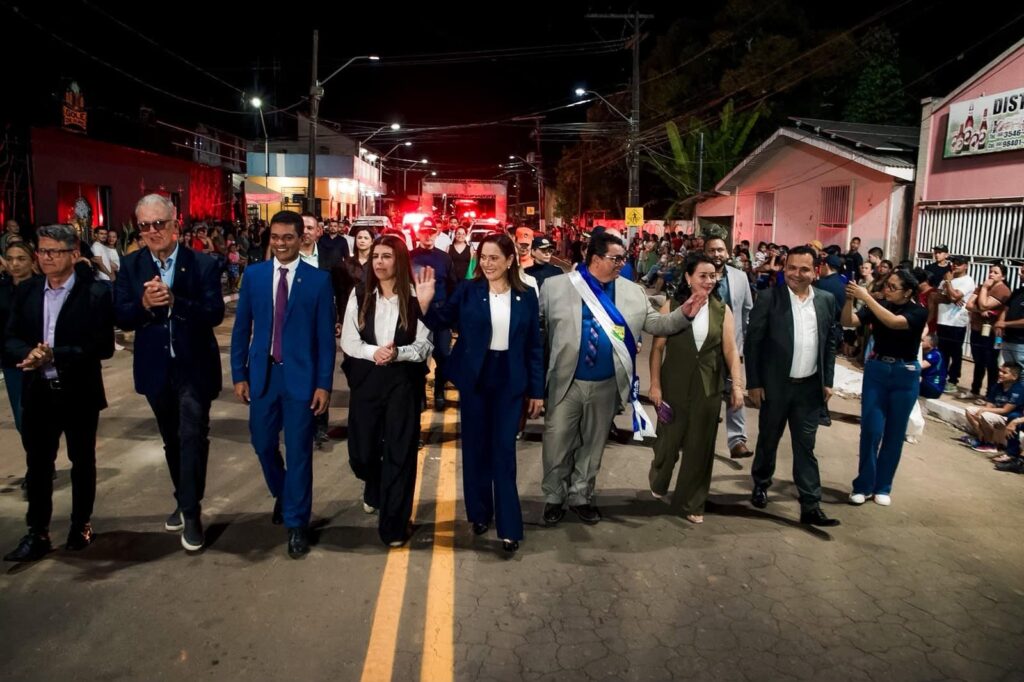 governadora-mailza-assis-prestigia-desfile-civico-pelos-116-anos-de-brasileia-e-recebe-titulo-de-cidada-brasileense