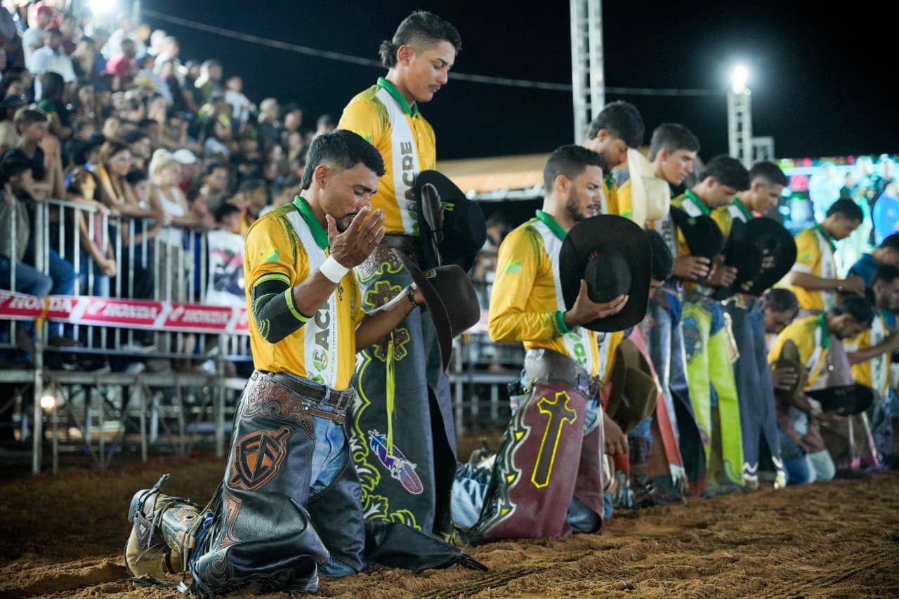 em-noite-de-grande-festa,-abertura-do-rodeio-movimenta-a-expoacre-jurua 