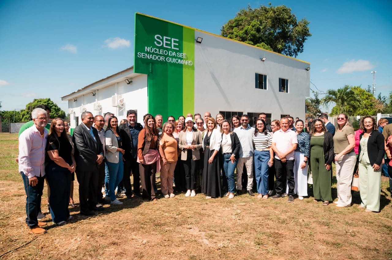 governadora-mailza-entrega-novo-nucleo-de-educacao-e-mais-de-4-mil-kits-escolares-em-senador-guiomard 
